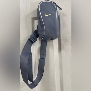 NWOT Nike Gray sling Bag with Yellow(bag12)